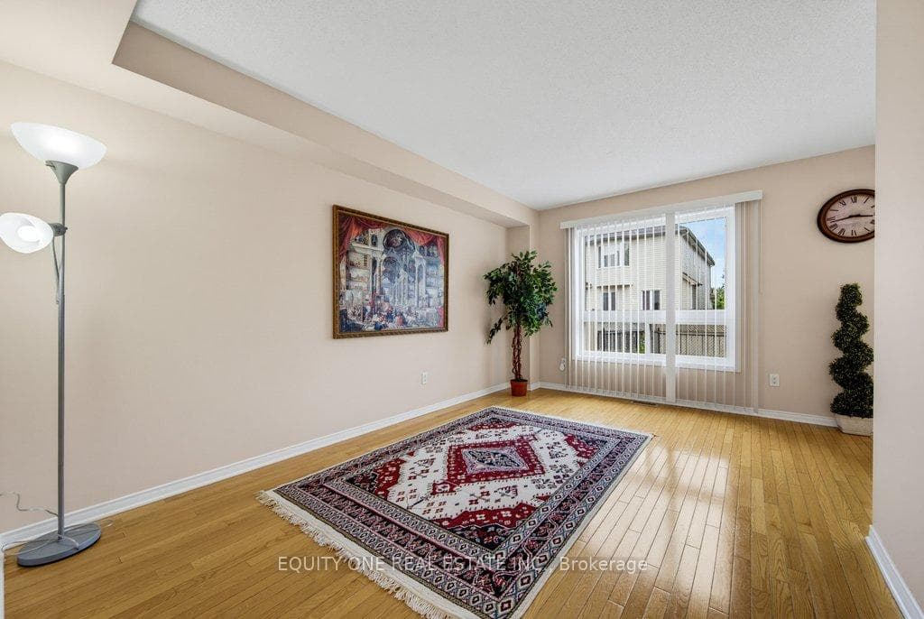 325 Applecross Crescent photo 21