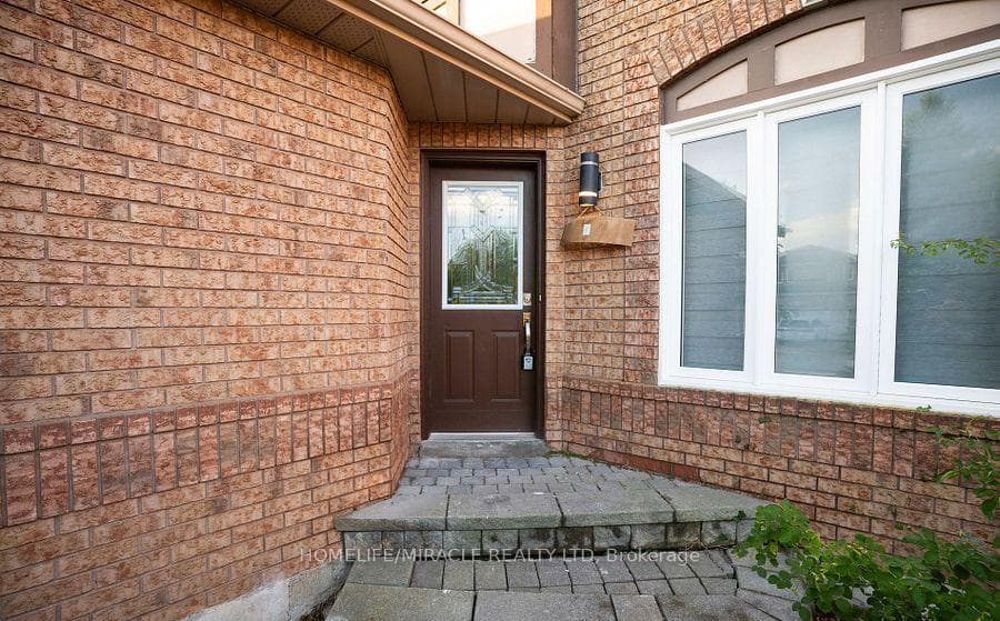 27 Killaloe Crescent photo 4