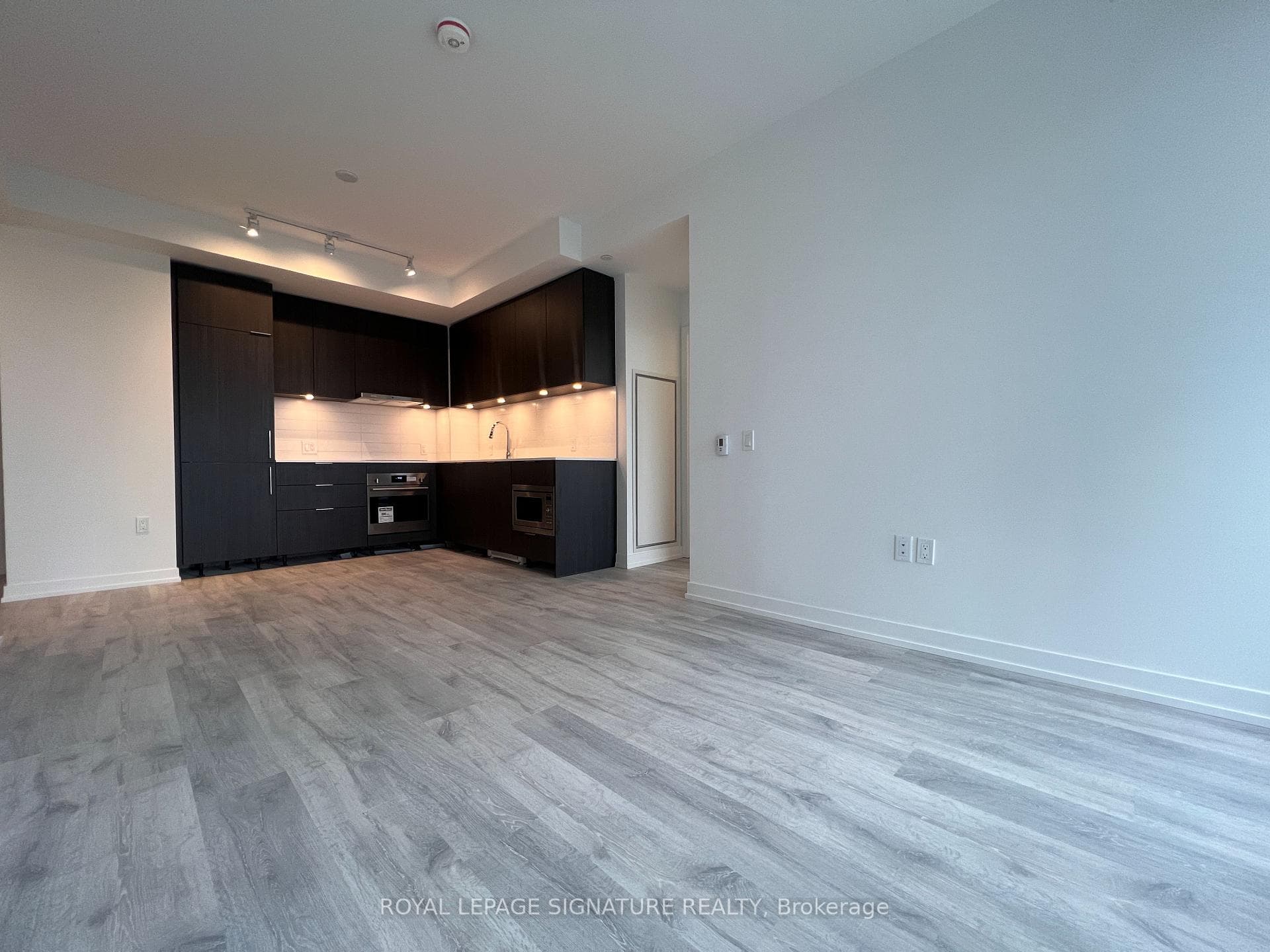 8 Olympic Garden Drive Unit 1305 photo 4