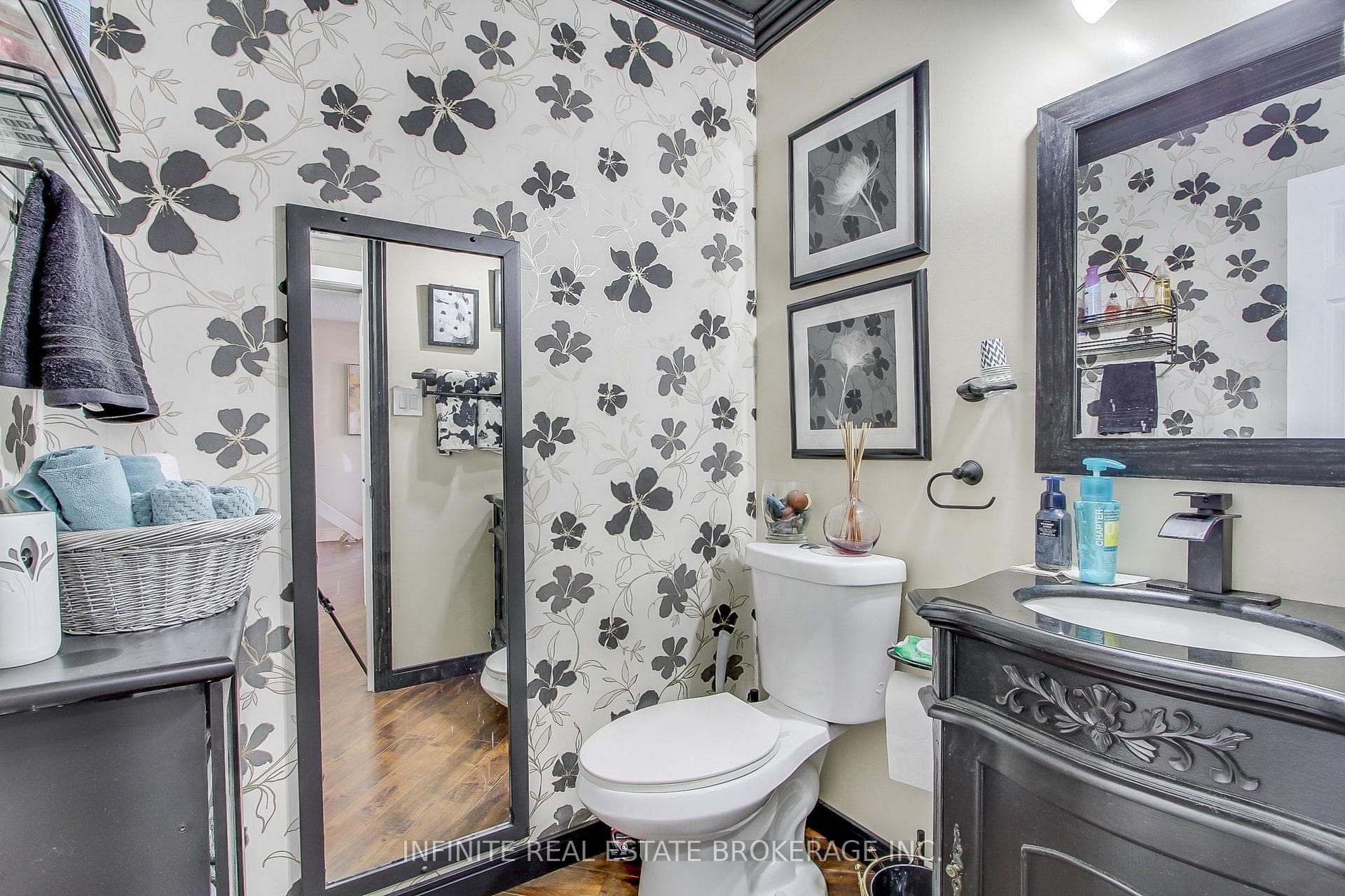 765 Queensbridge Drive photo 23