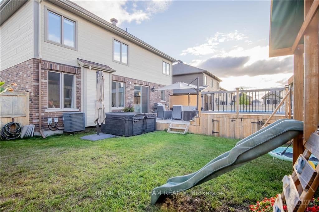 857 PERCIVAL Crescent photo 25