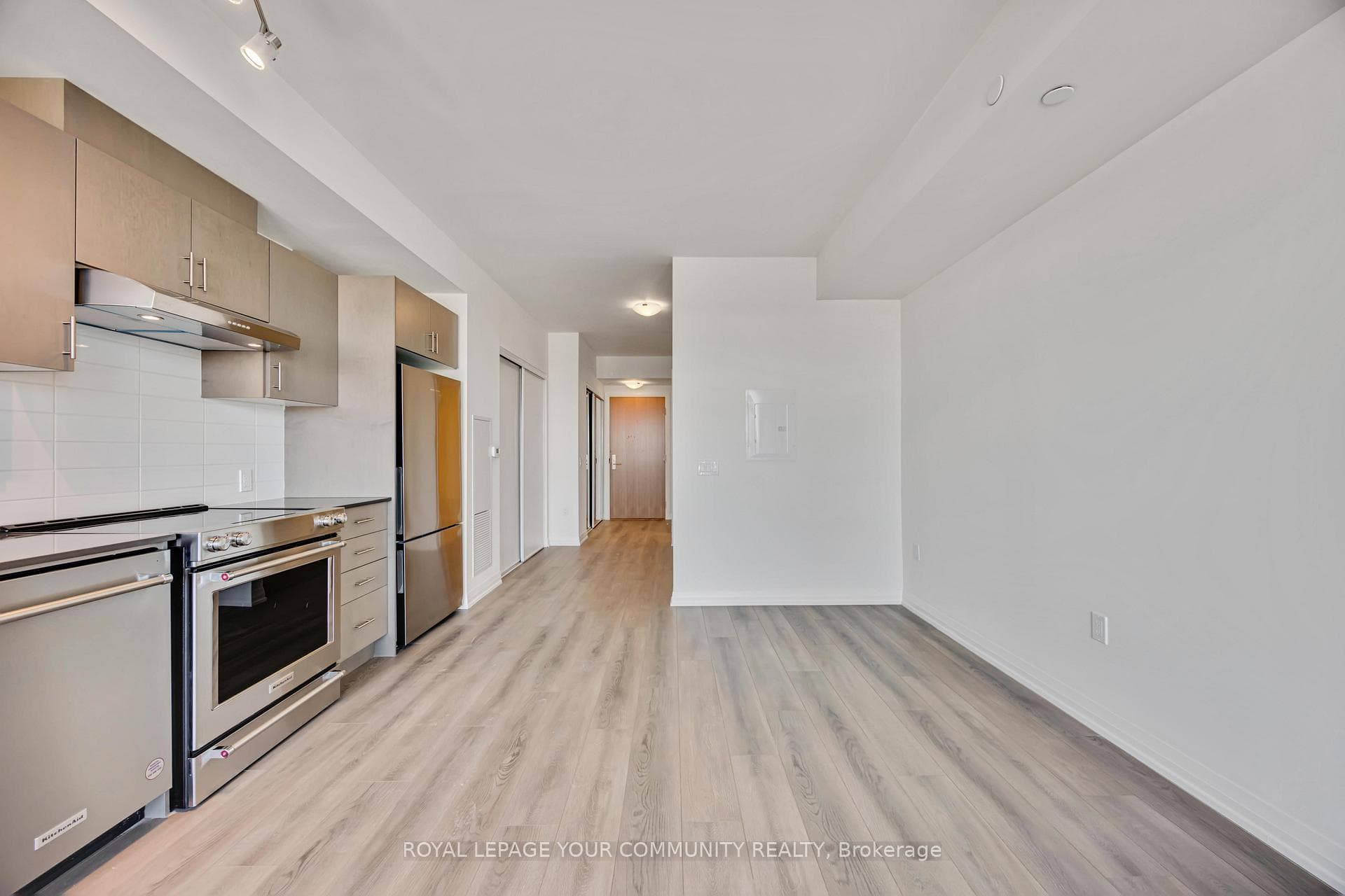 8960 Jane Street Unit 429 photo 17