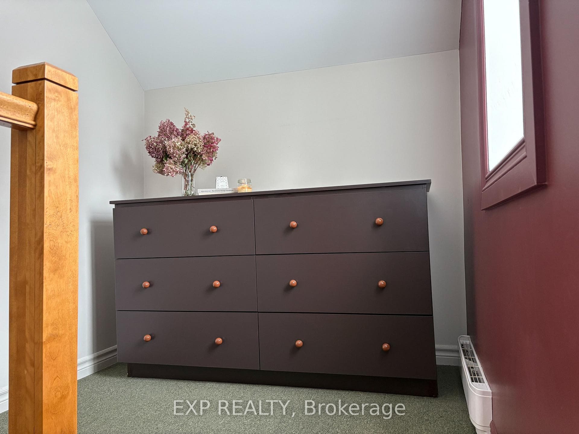 Extra storage, included, on the 2nd level