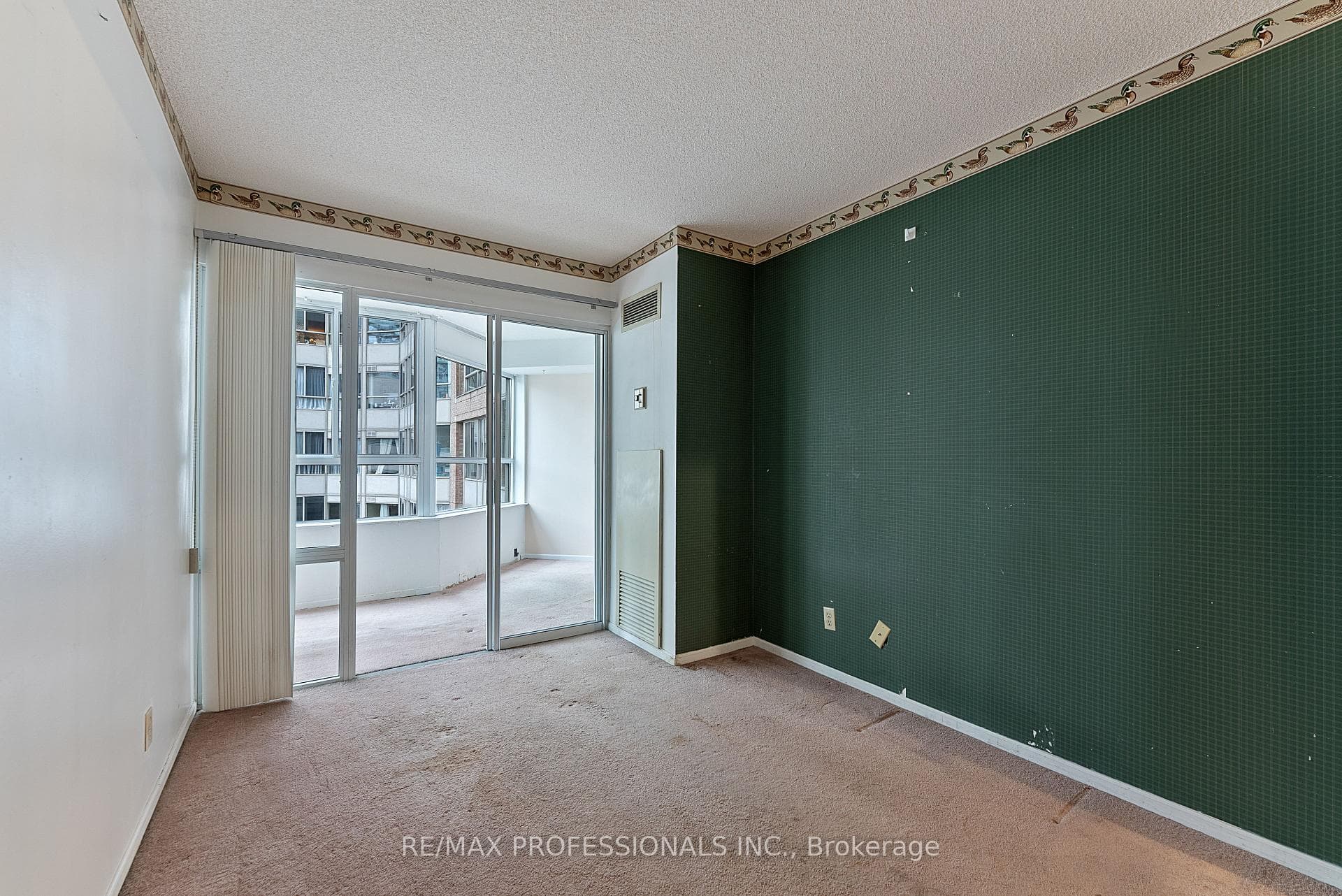 717 Bay Street Unit 602 photo 27