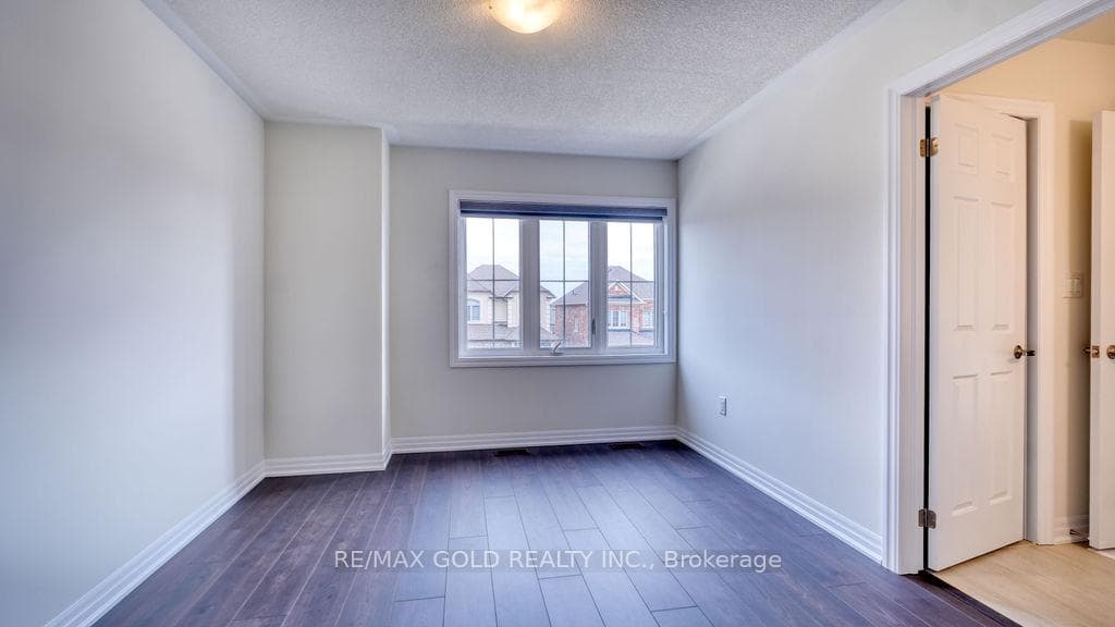 74 Northrop Avenue photo 34