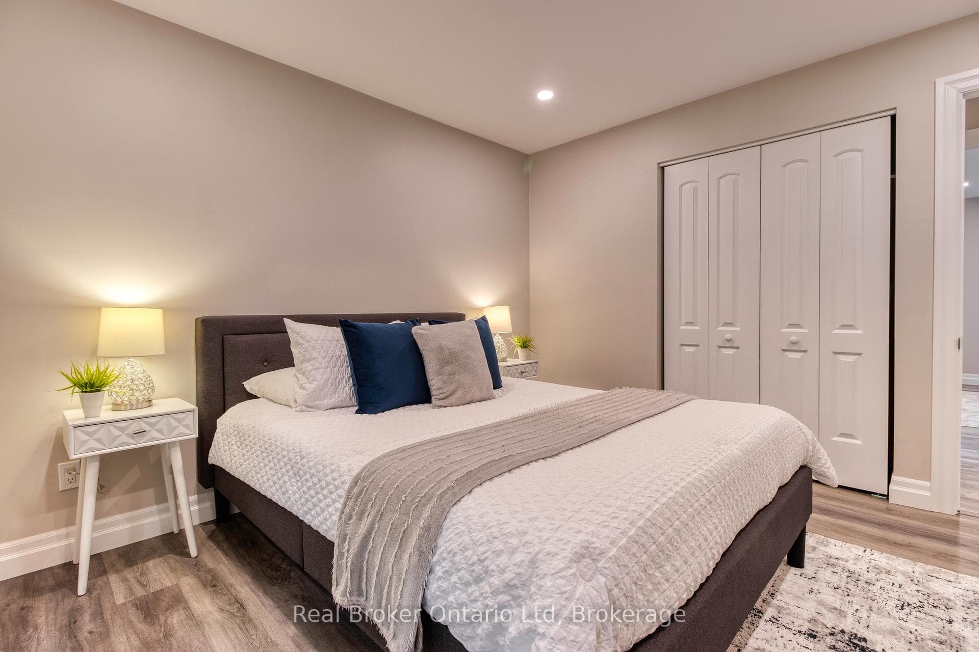 446 Isaac Street photo 20