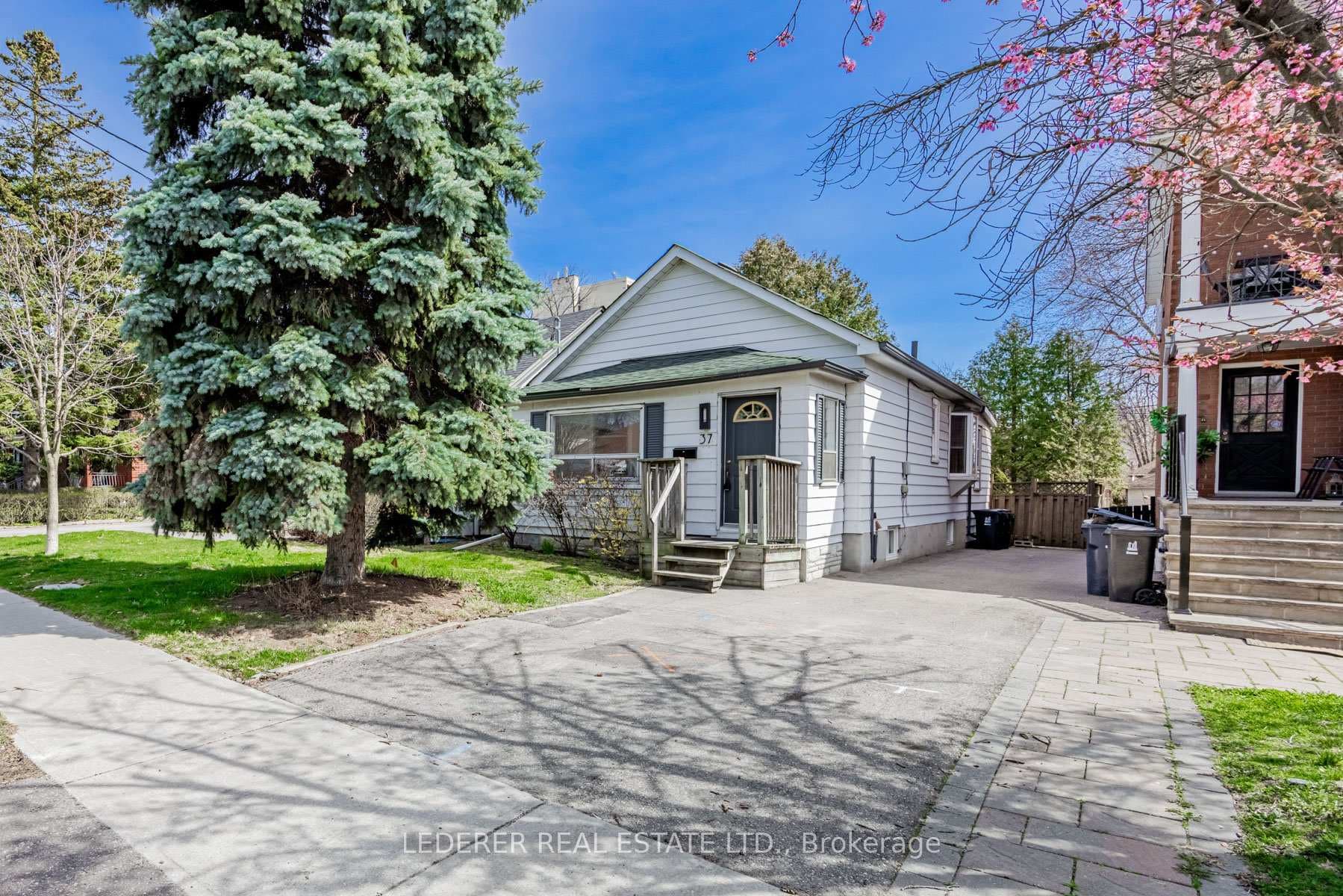 37 Simpson Avenue photo 3