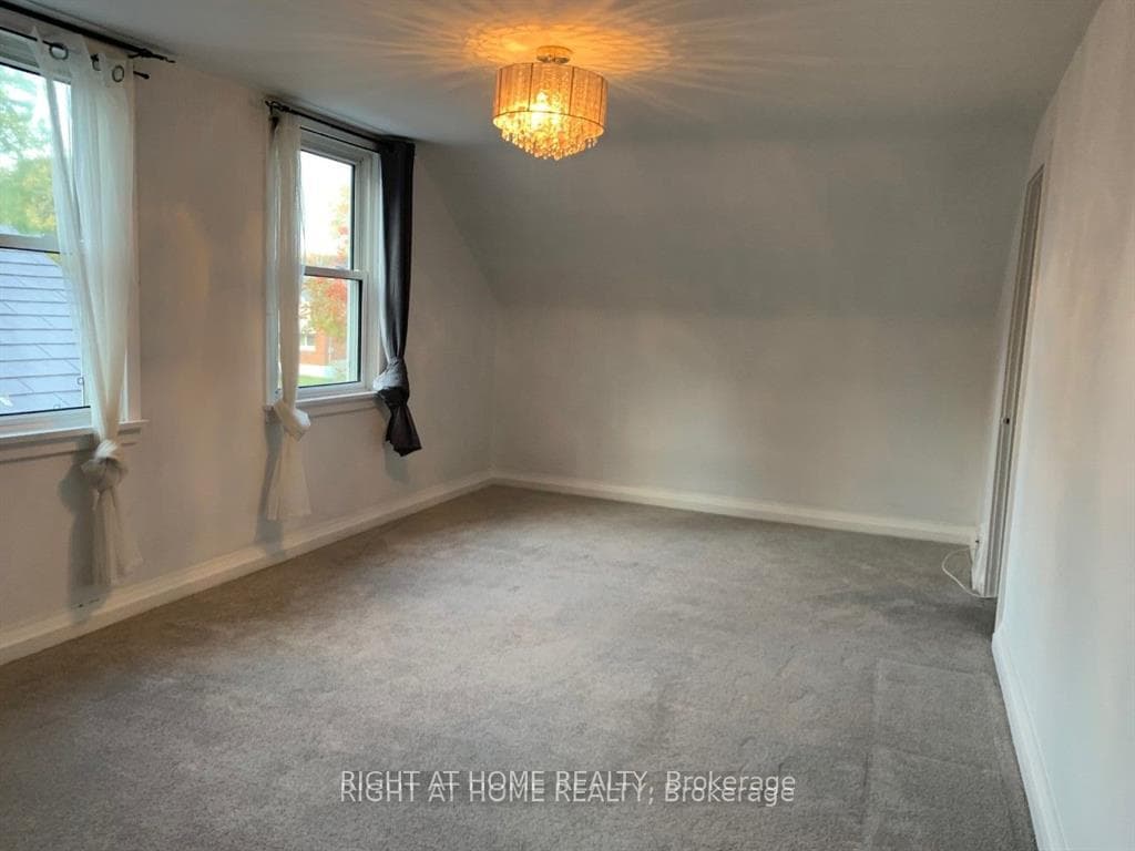 242 Cadillac Avenue photo 10