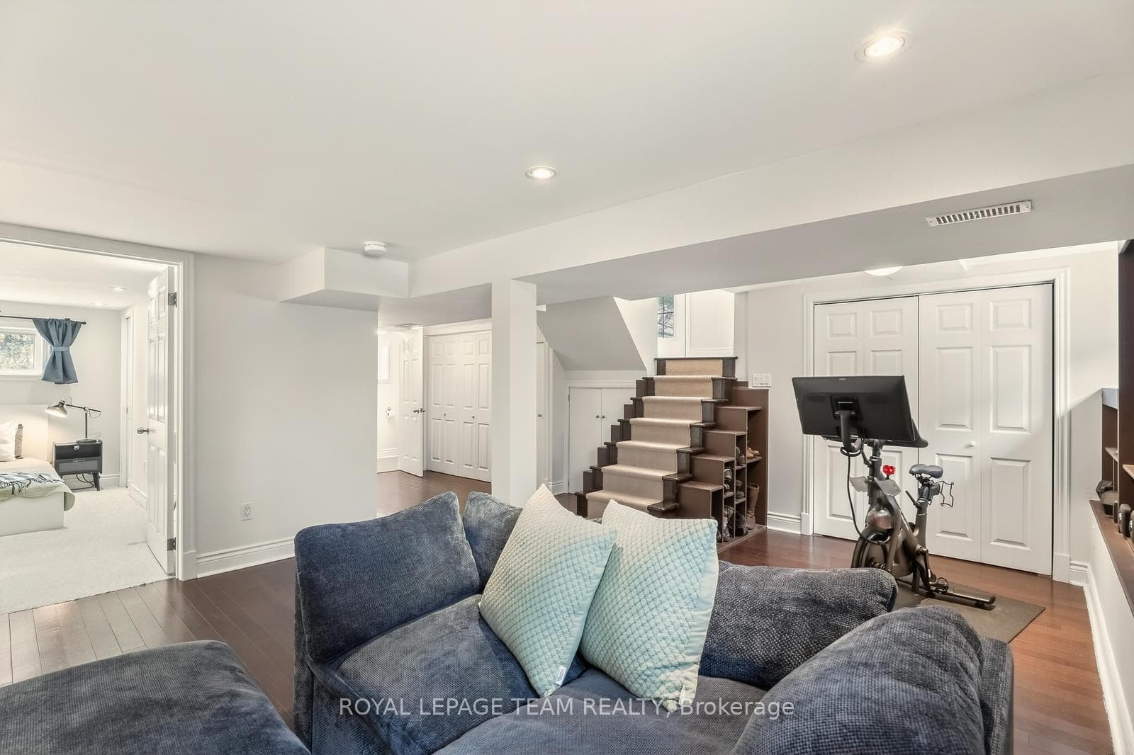 1314 RANDALL Avenue photo 22