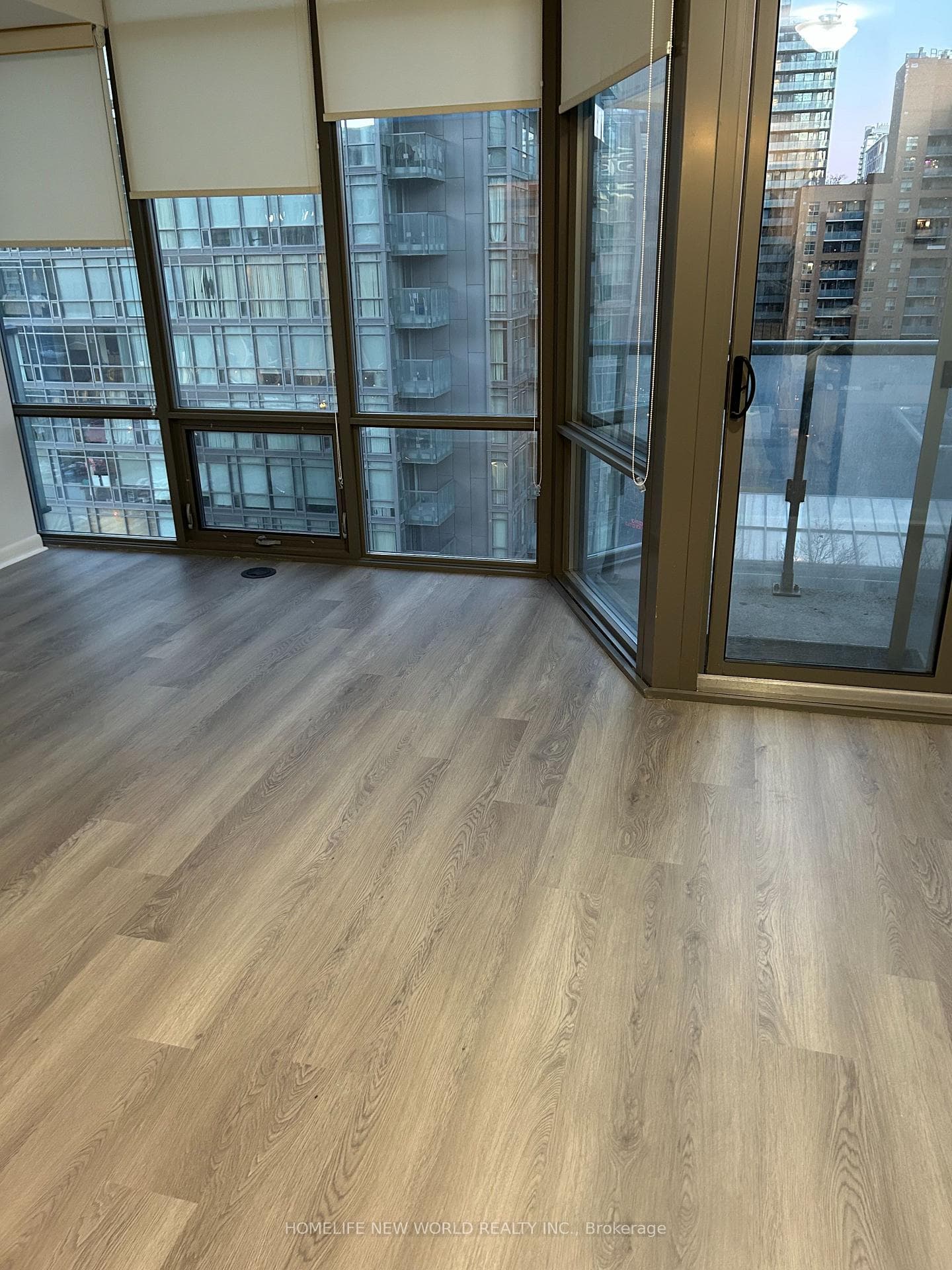 832 Bay Street Unit 807 photo 3