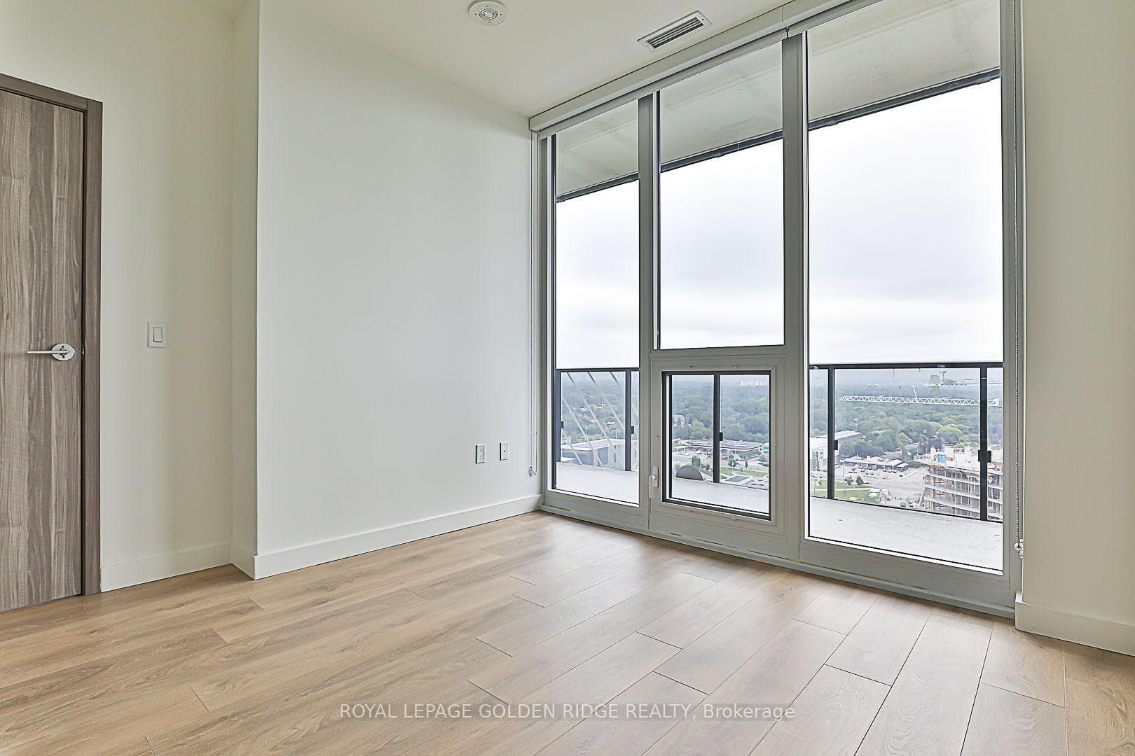 85 McMahon Drive Unit 2511 photo 14