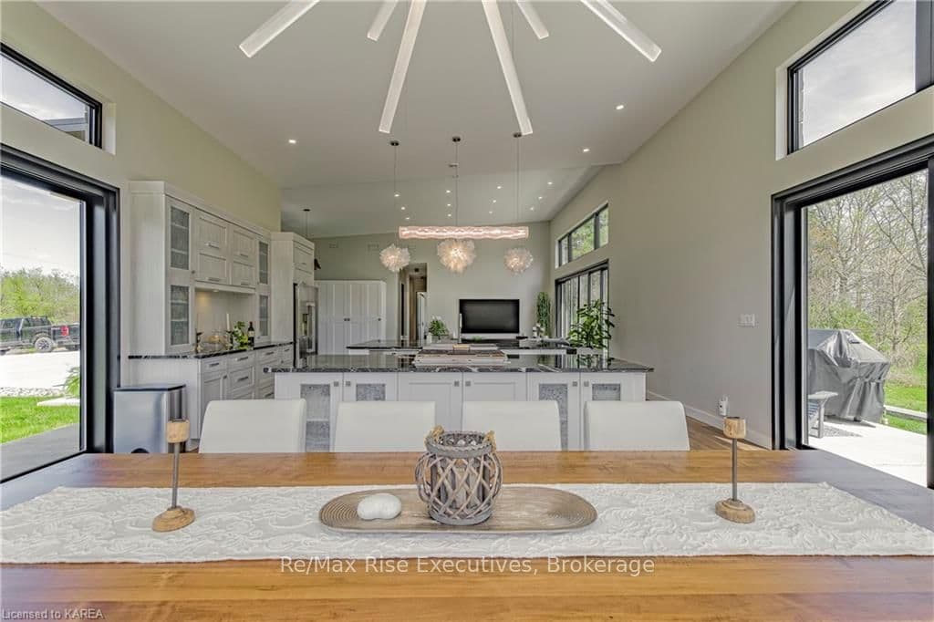 8 HEADLANDS Way photo 18