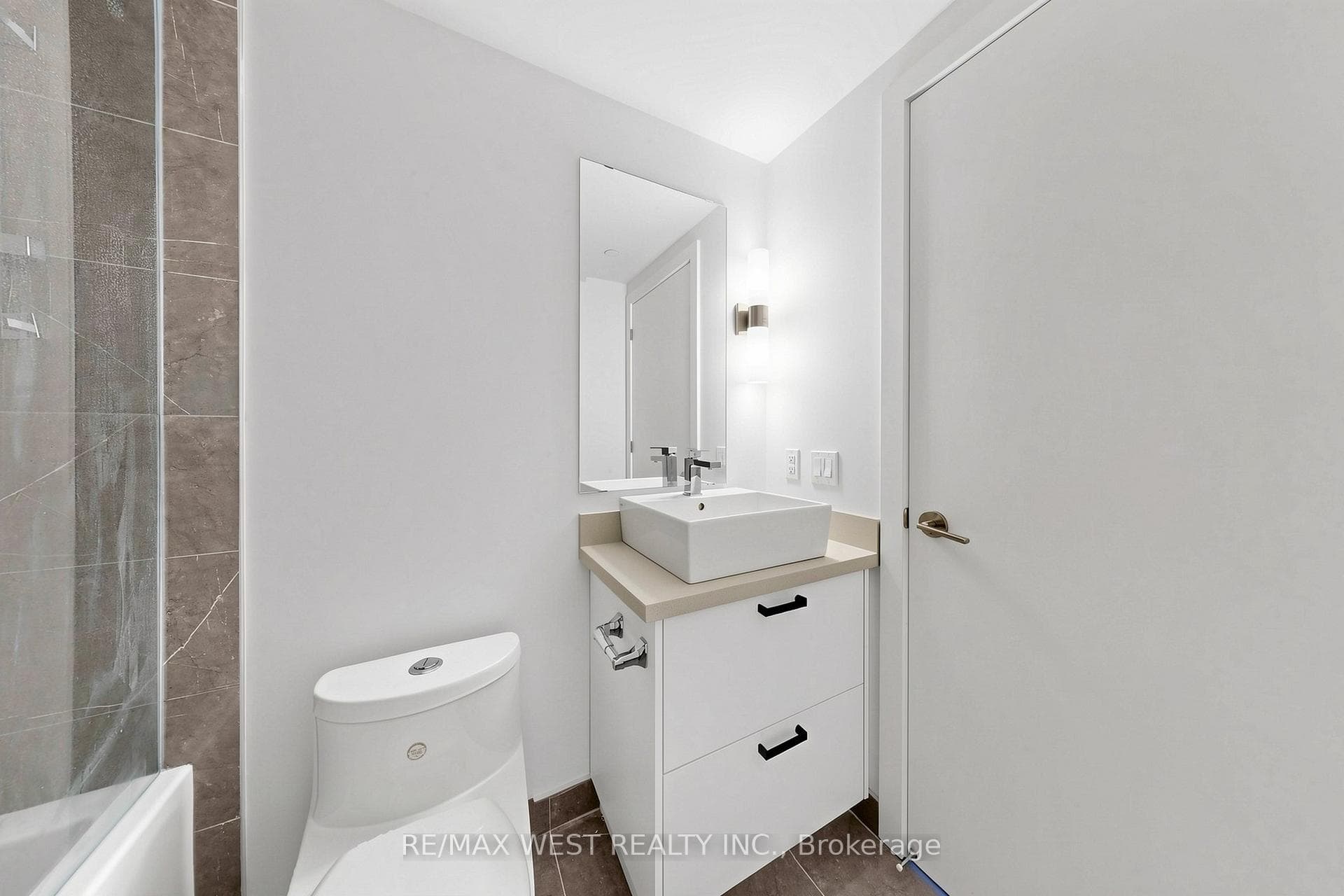 2 Teagarden Court Unit 707 photo 27