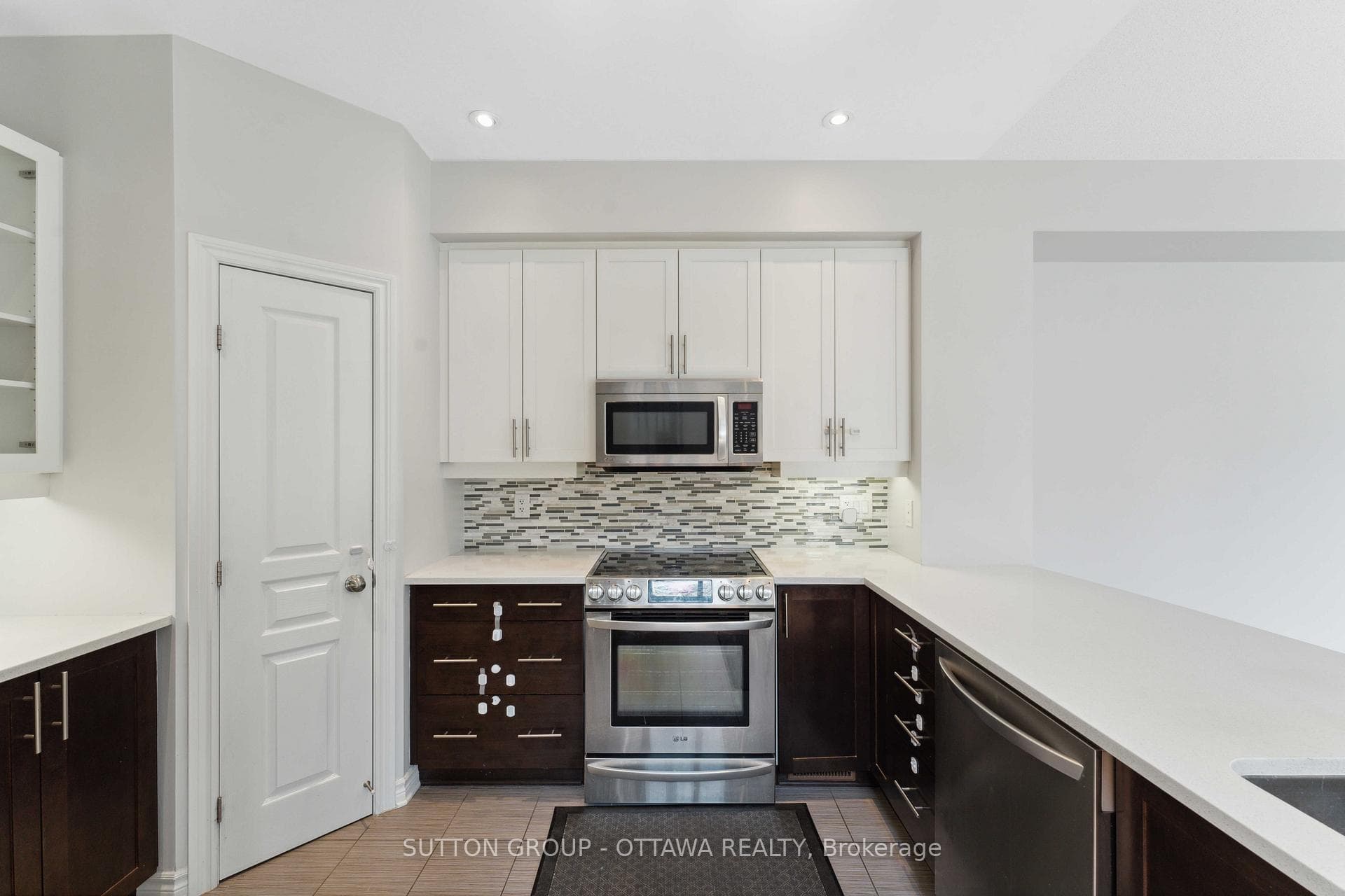 248 KEYROCK Drive photo 9