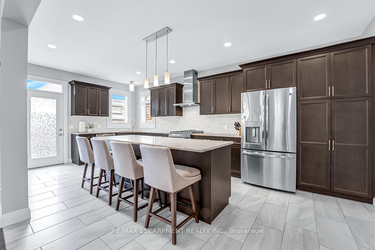 108 Challenger Avenue photo 8