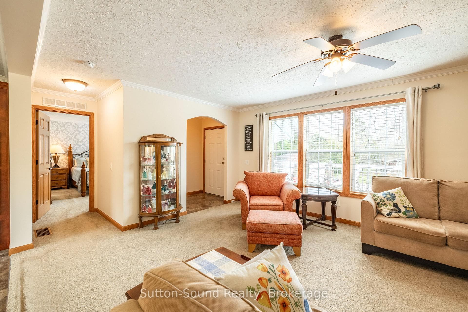 21 Cardinal Avenue photo 3
