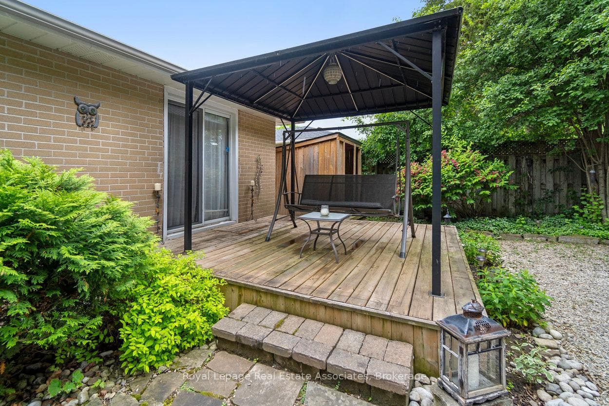 34 Irwin Crescent photo 46