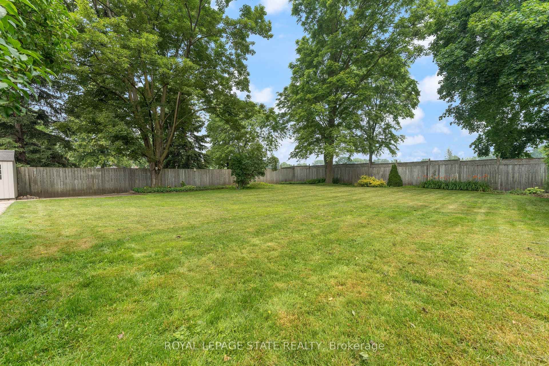 523 Woodview Road photo 38