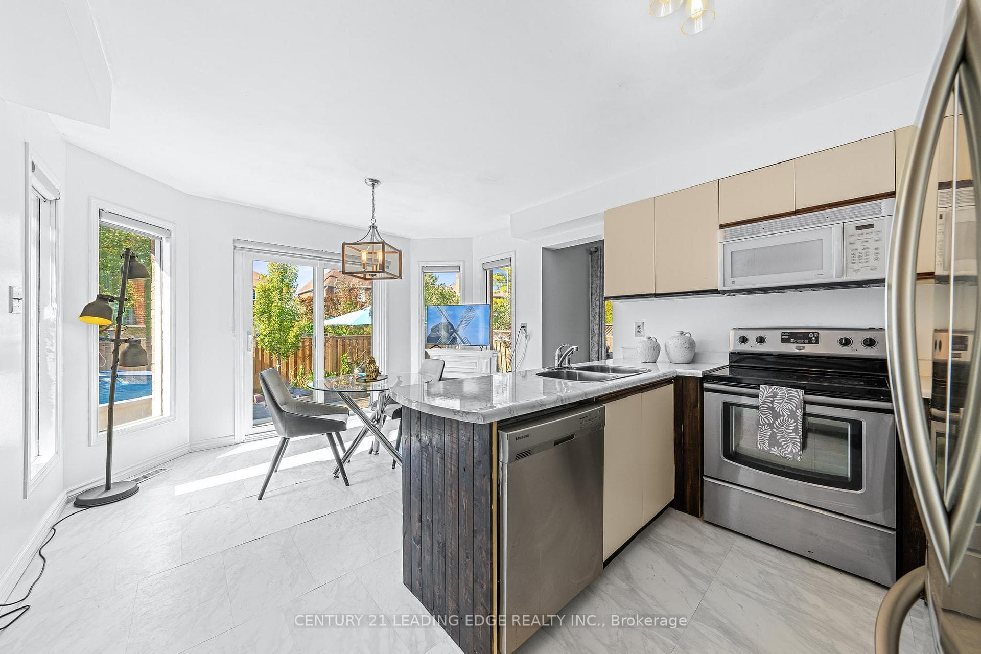 32 Milner Crescent photo 14