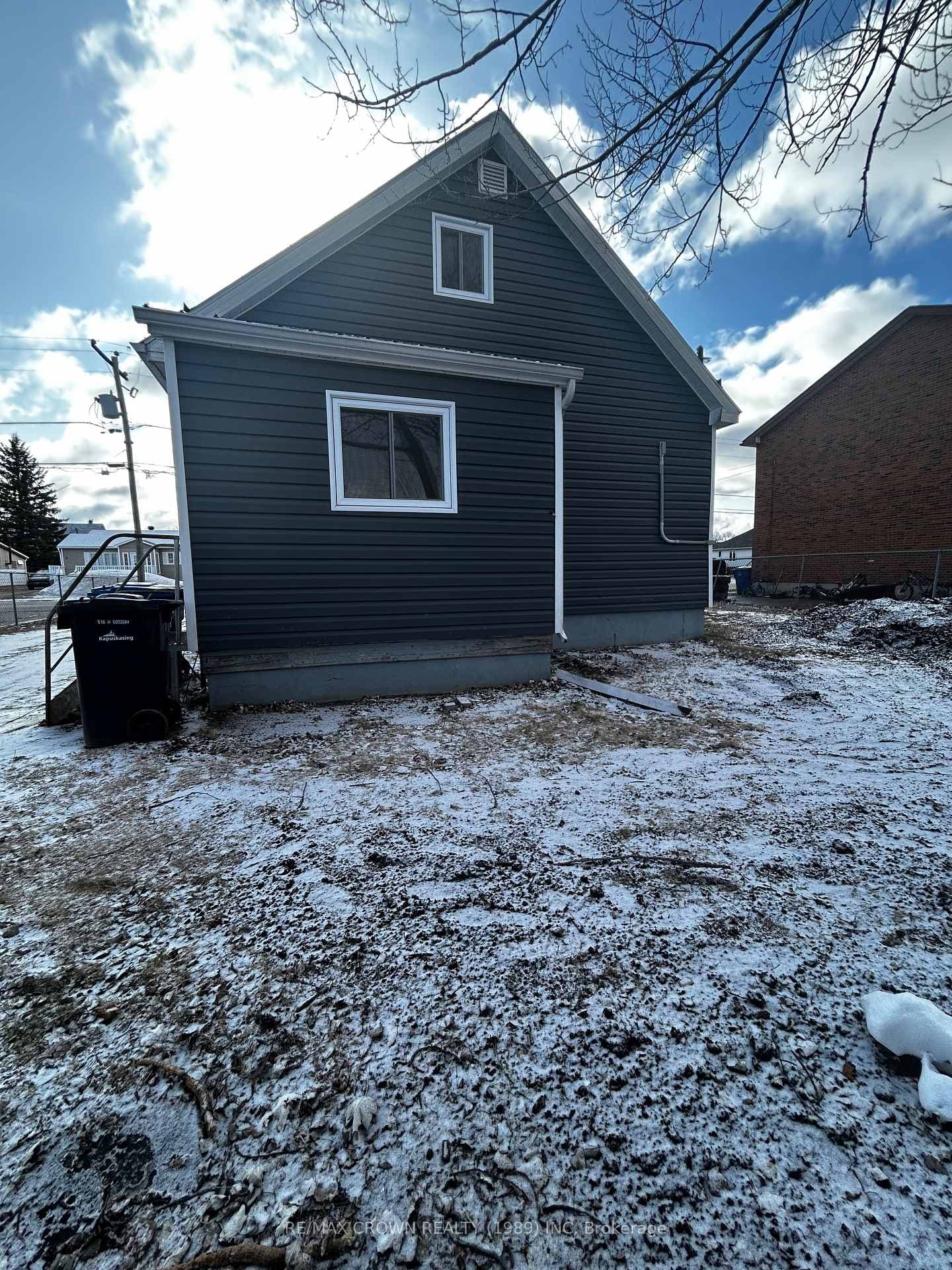 11 Ontario Avenue photo 4