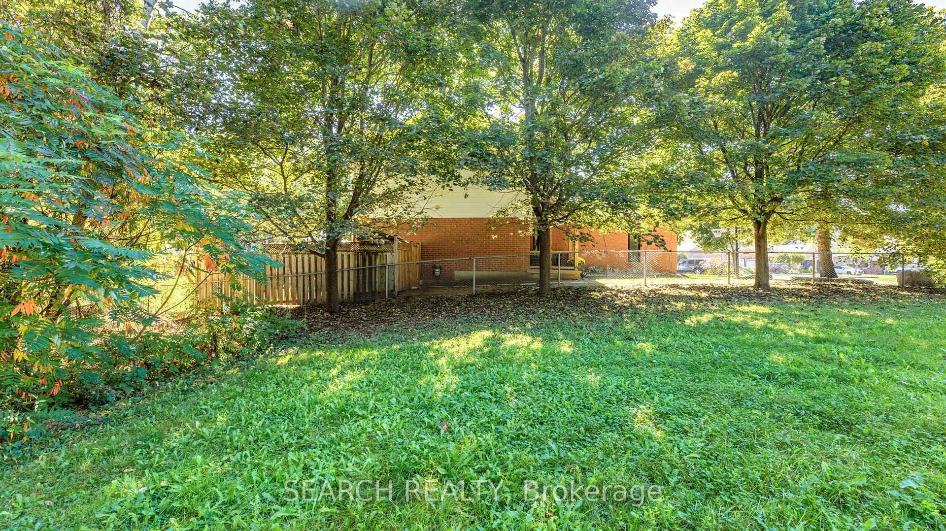 1075 Corrie Street photo 31