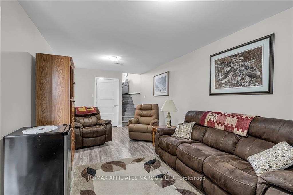 2196 BURKE Avenue photo 19
