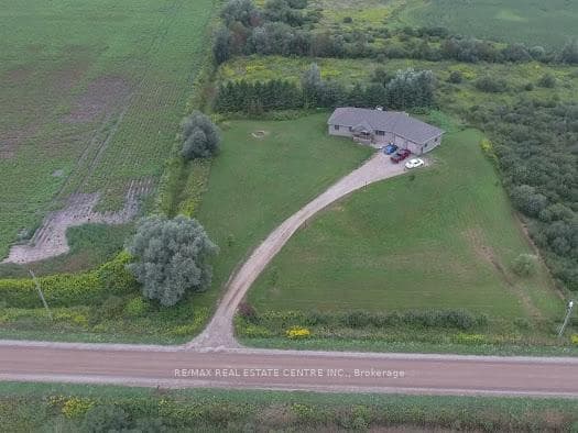 335374 7th Line photo 39