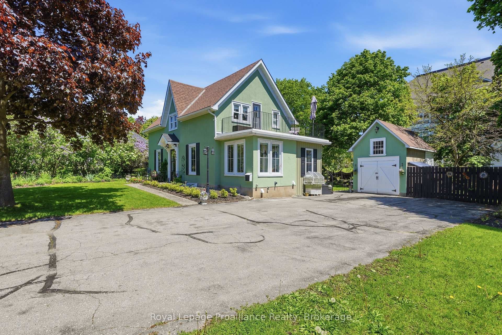 195 Maclellan Avenue photo 1