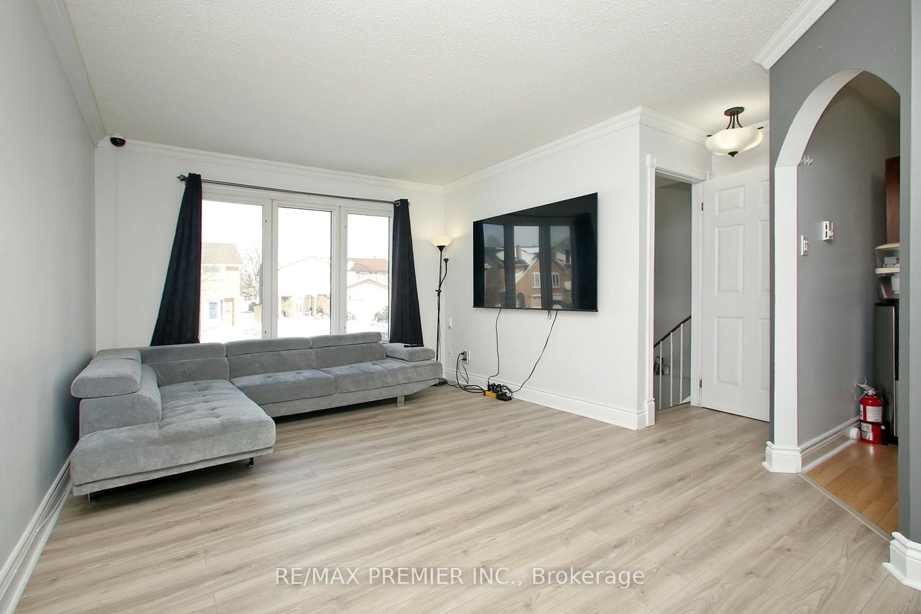 1329 Pinehurst Avenue photo 5