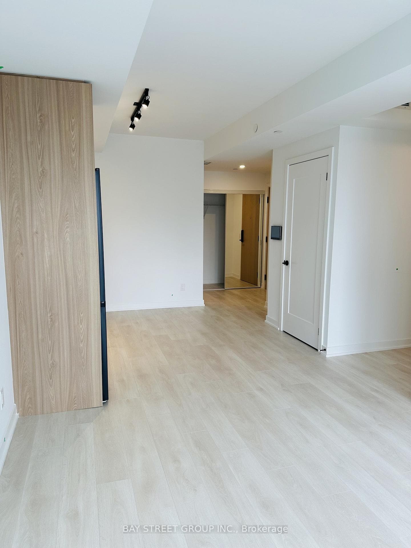 5 Defries Street Unit 1606 photo 3
