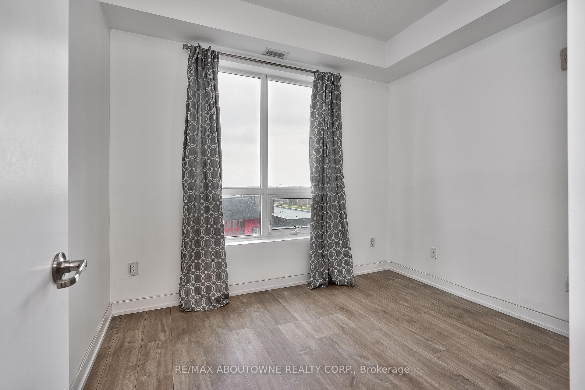 2490 Old Bronte Road Unit 306 photo 11