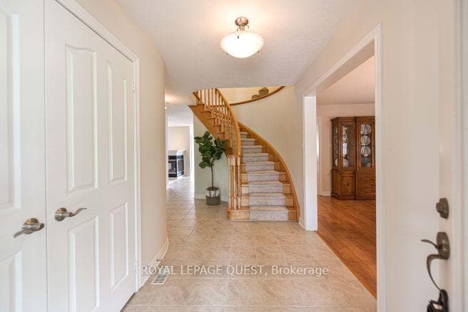 30 Taylor Court photo 8