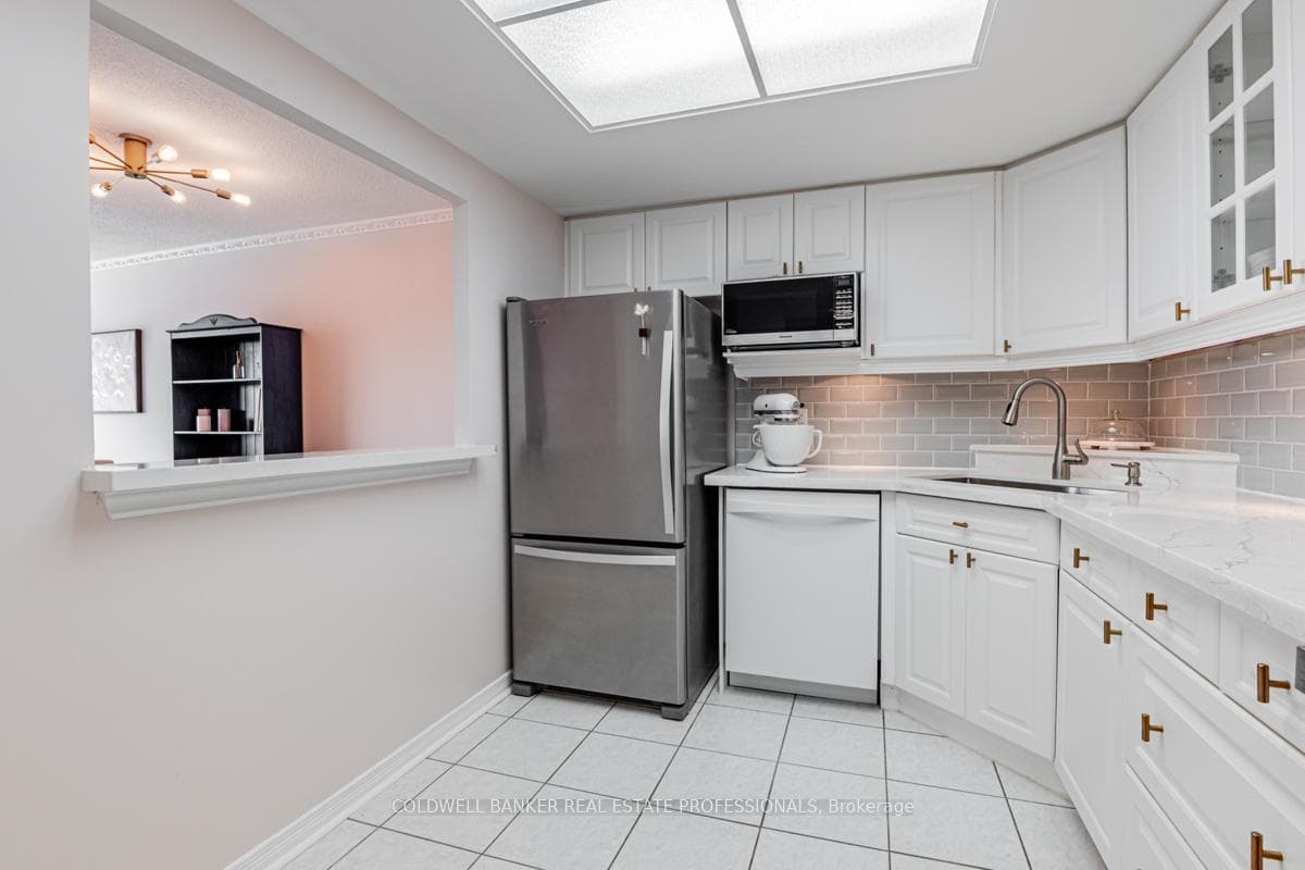 10 Dean Park Road Unit 1019 photo 6