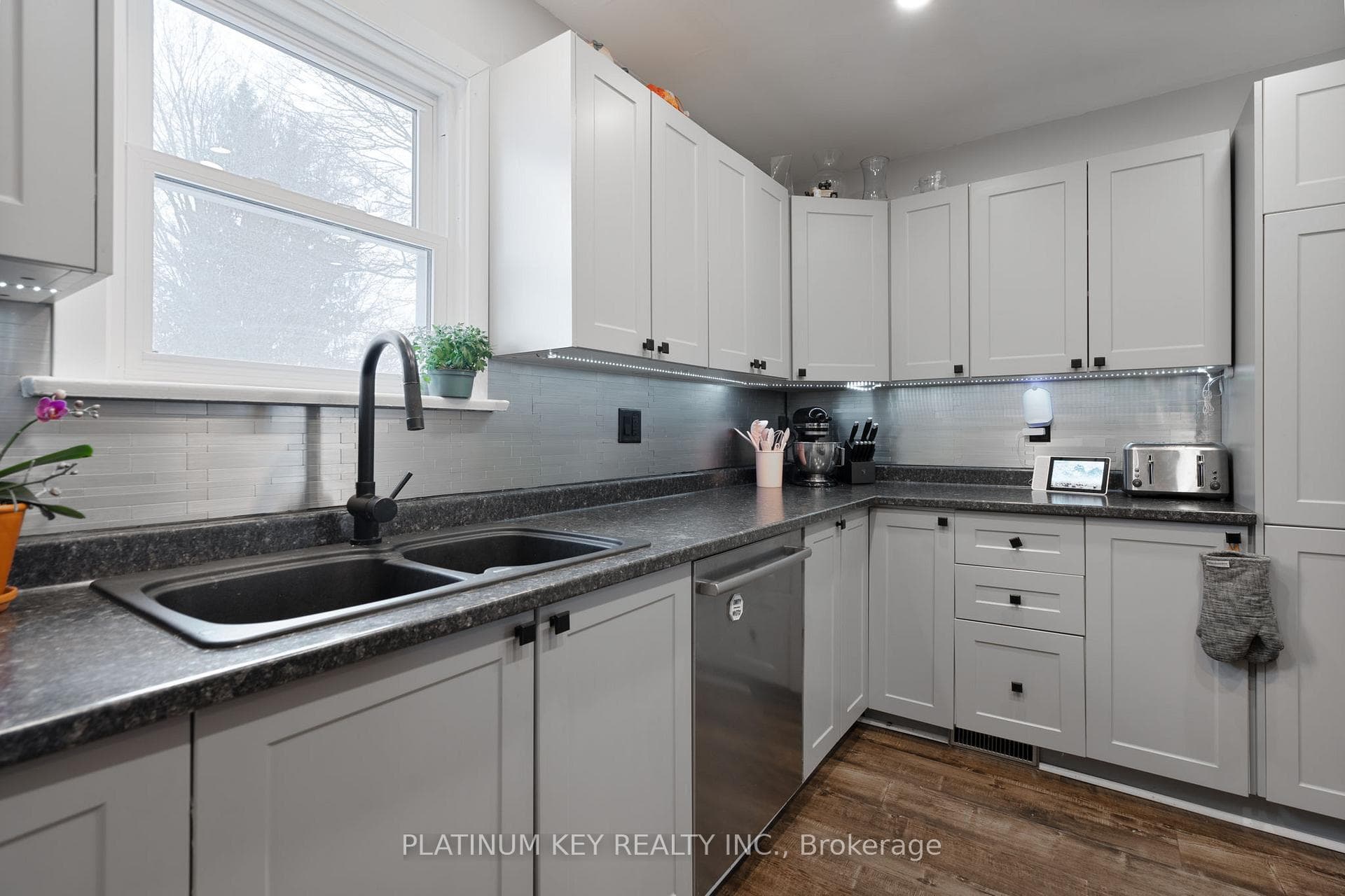 130 Foster Avenue photo 14