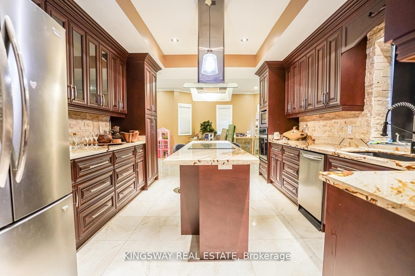5969 RAYSHAW Crescent photo 42