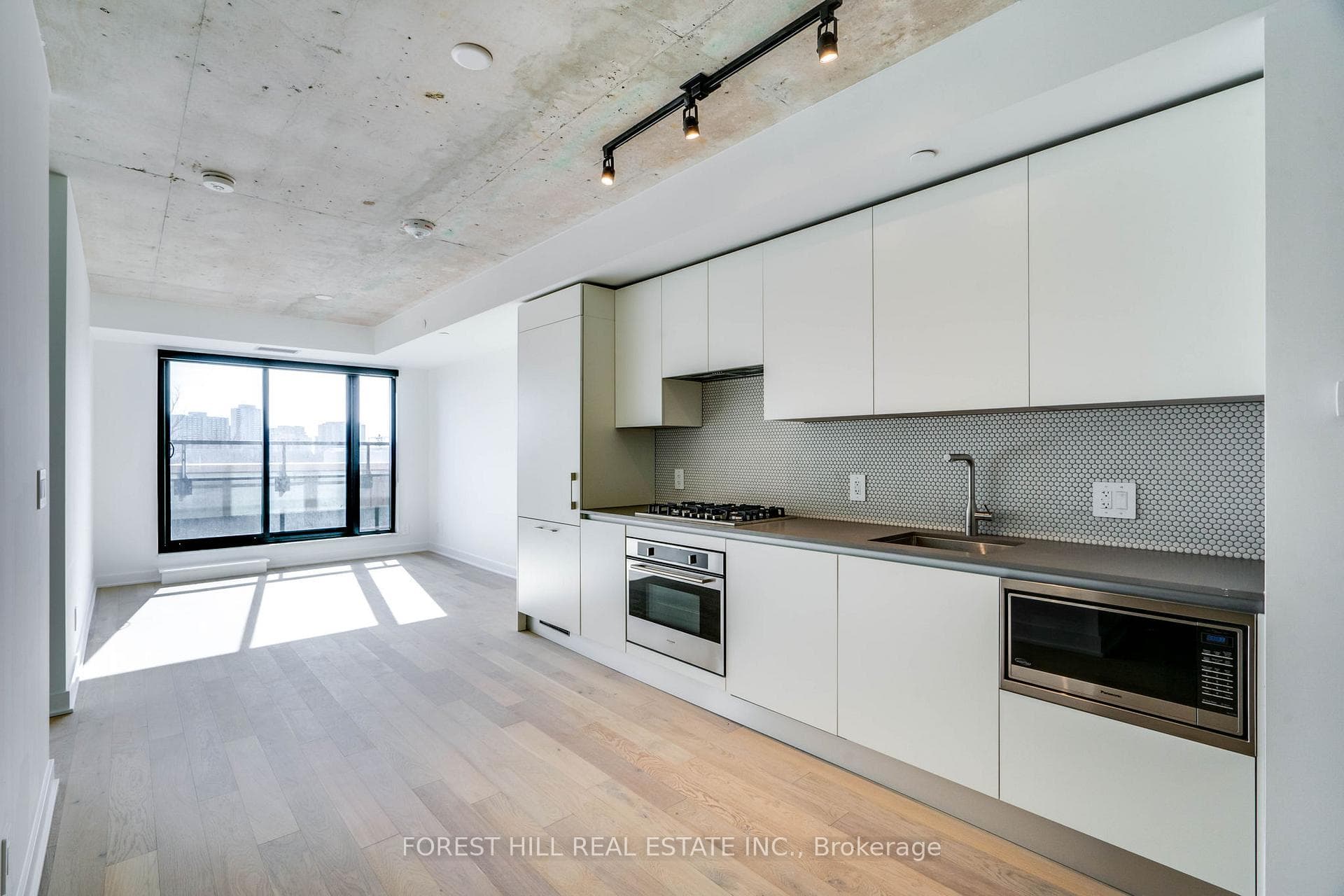 2720 Dundas Street Unit 401 photo 11