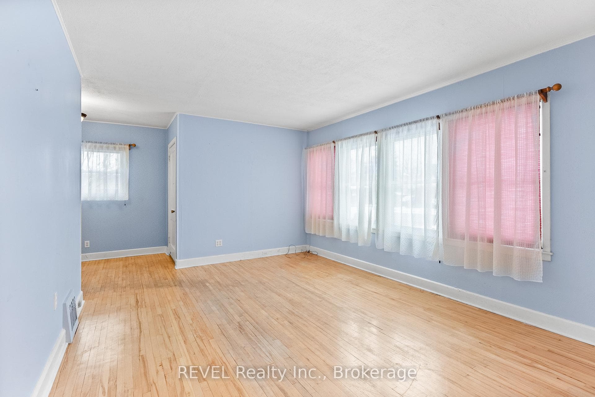 7962 Booth Street photo 15
