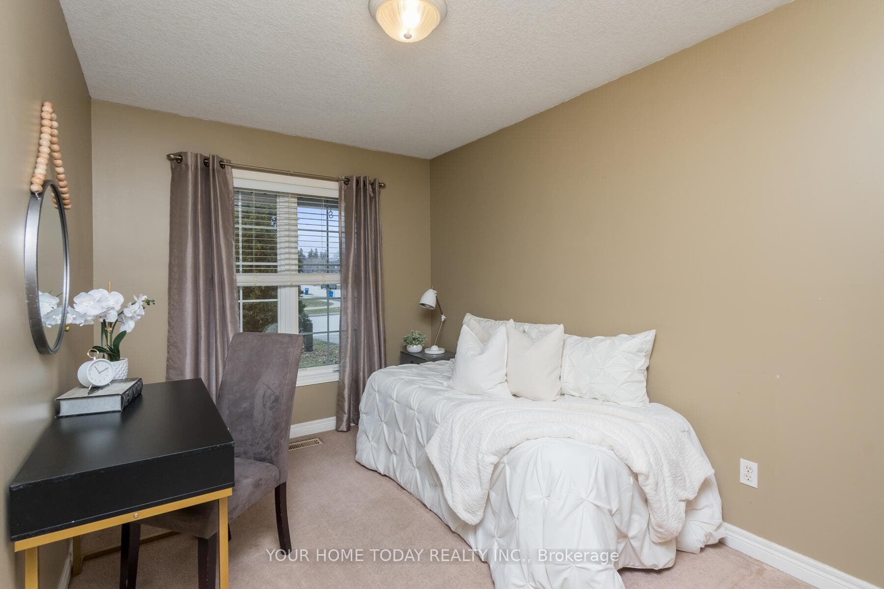 44 Doctor Moore Court photo 10