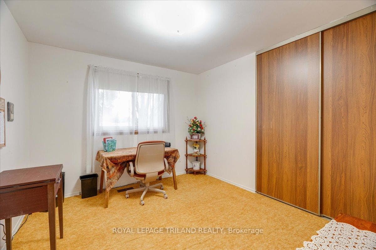 22827 Mayfair Road photo 17