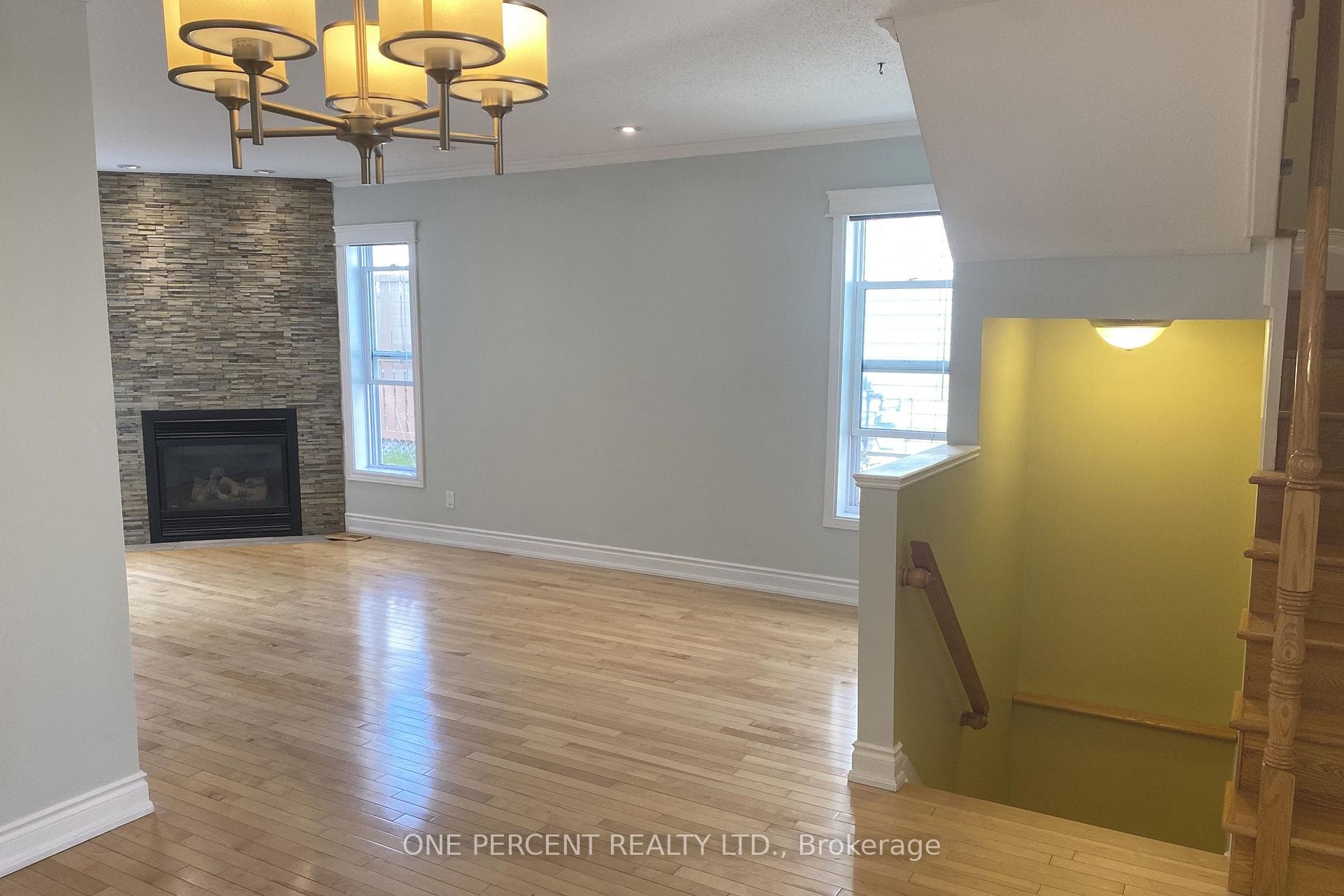 311 Southcrest Private photo 8