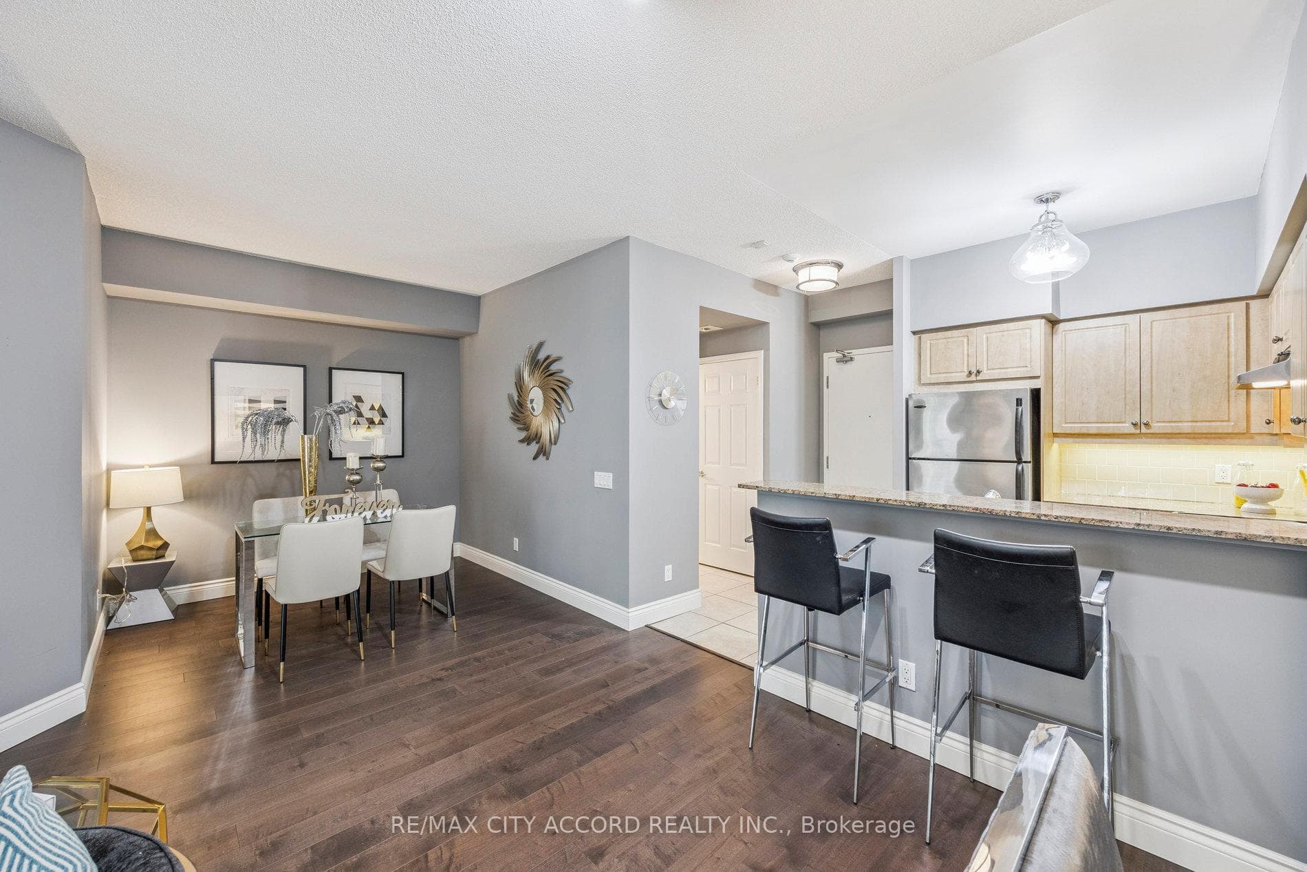 485 Rosewell Avenue Unit 210 photo 9