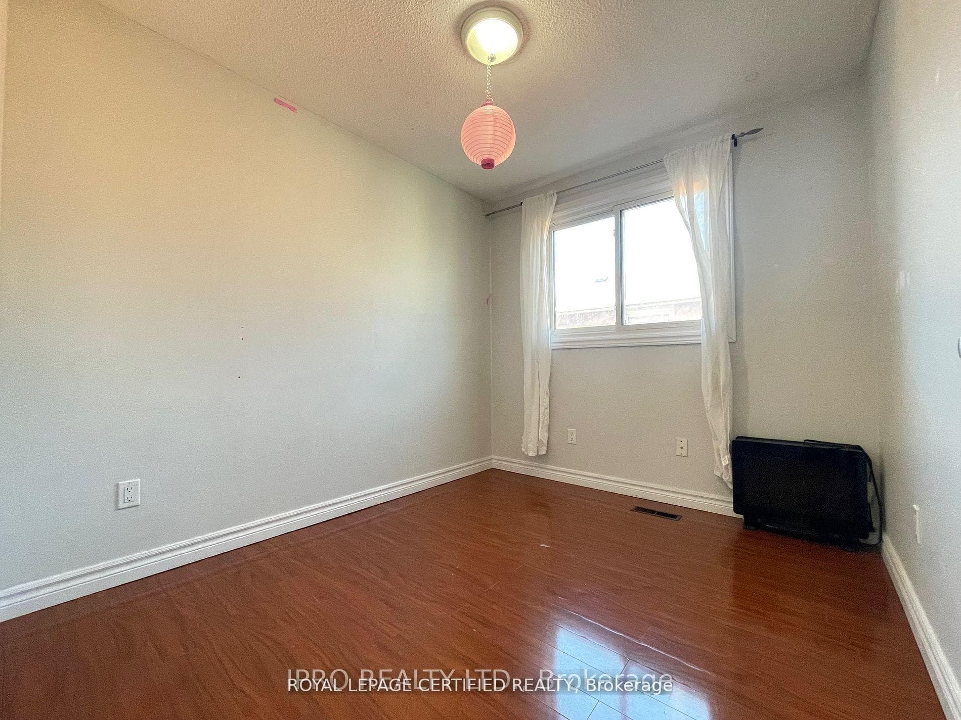 498 Daralea Heights Unit Upper photo 16