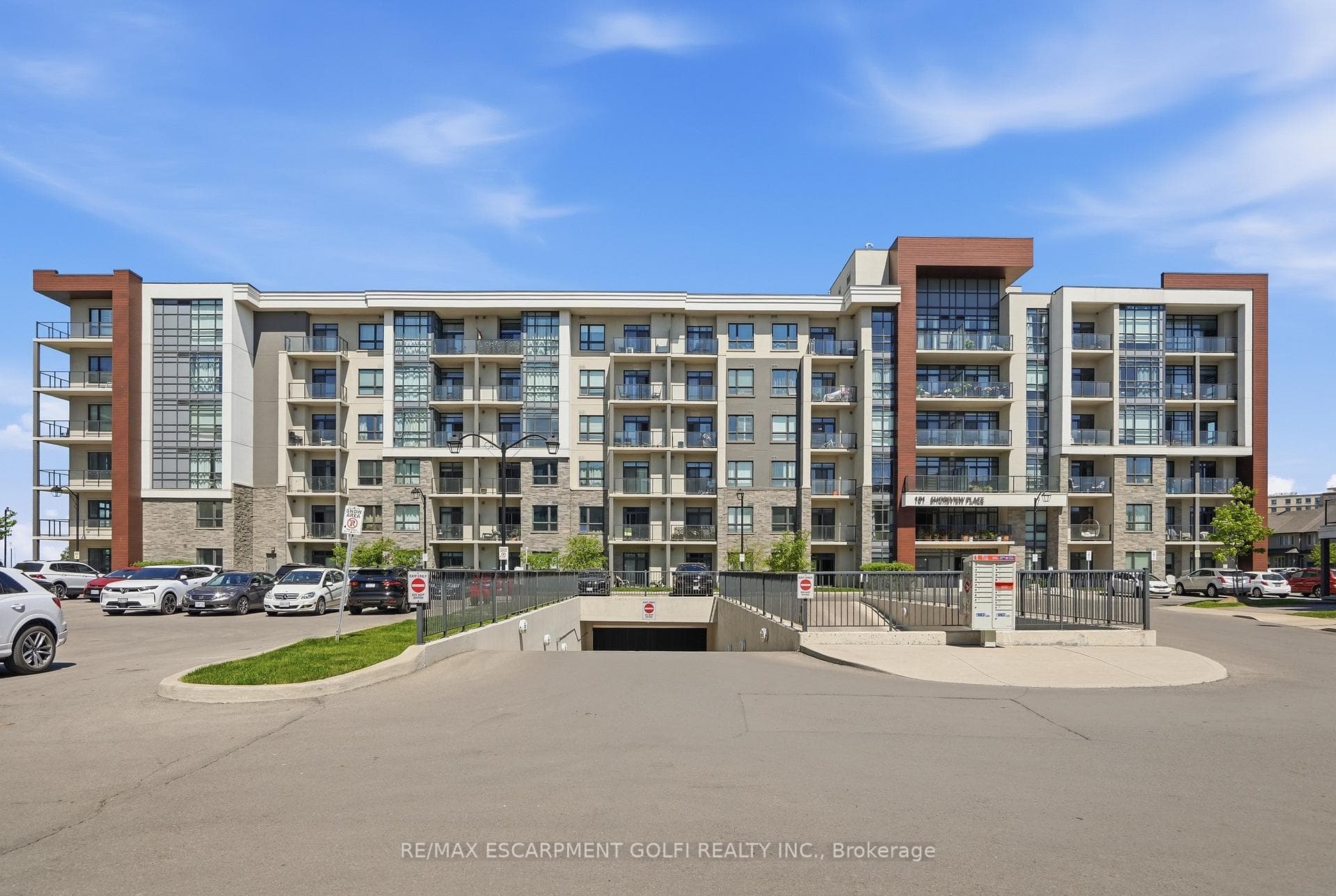 101 SHOREVIEW Place Unit 129 photo 3