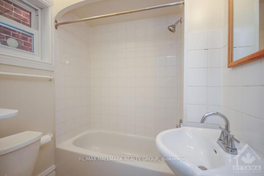 124 STEWART Street photo 11