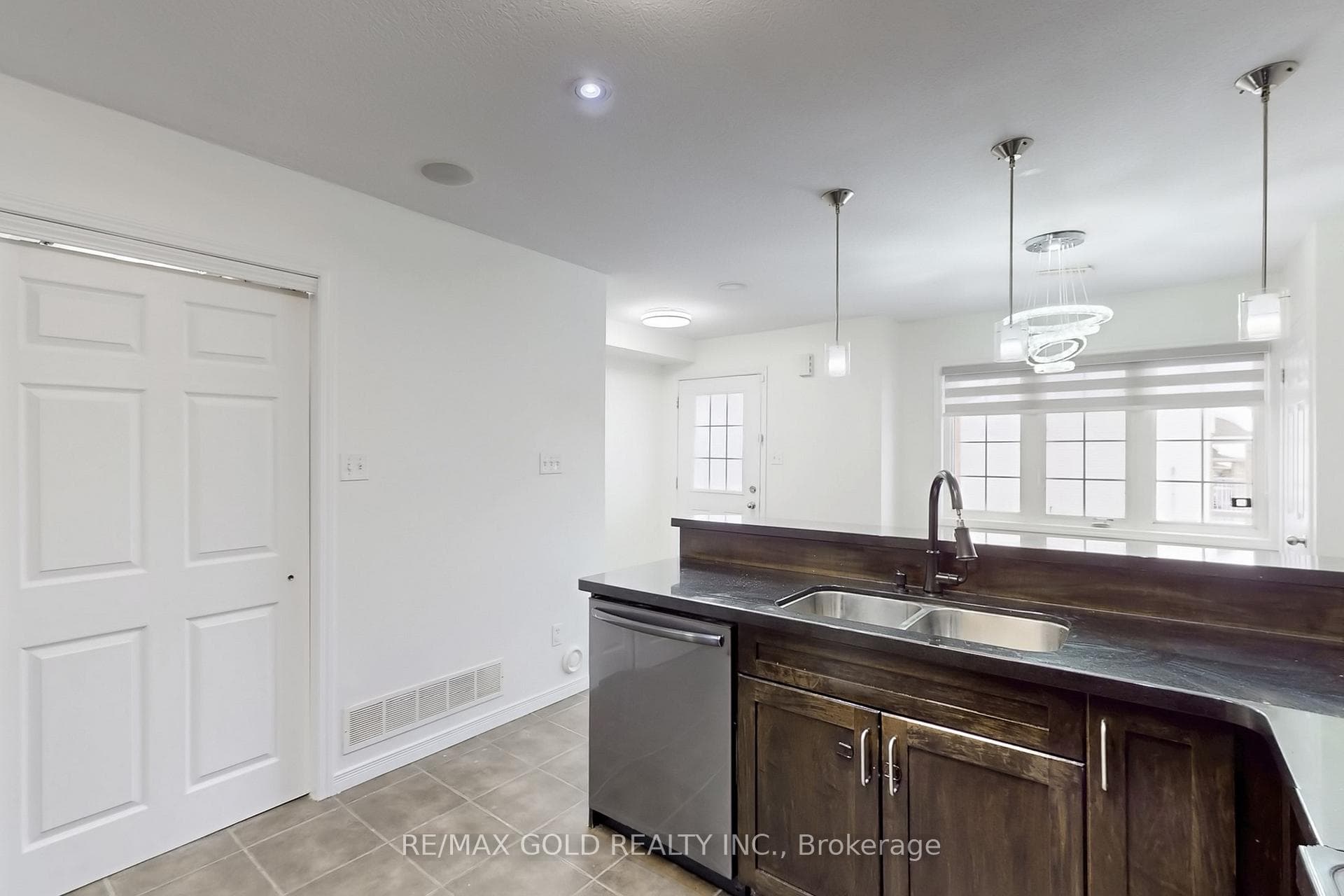 50 Howe Drive Unit 1A photo 16