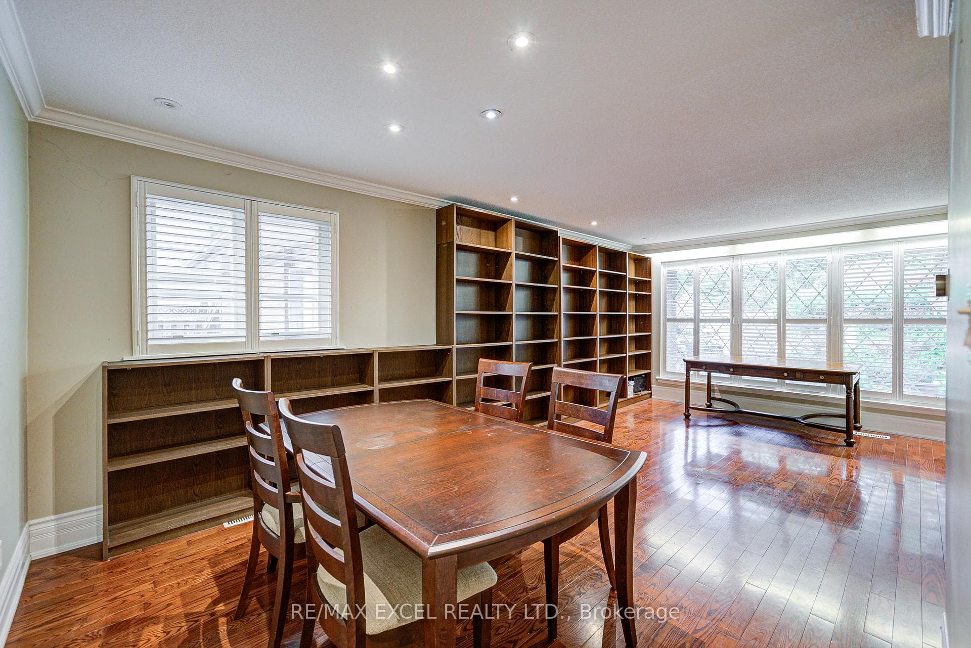 108 Babcombe Drive photo 4