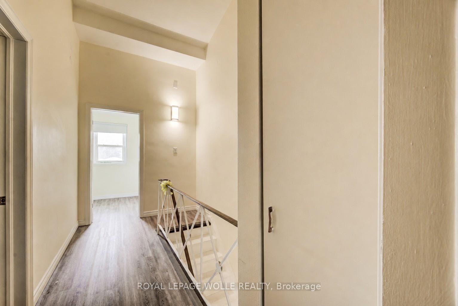 284 Westcourt Place photo 12