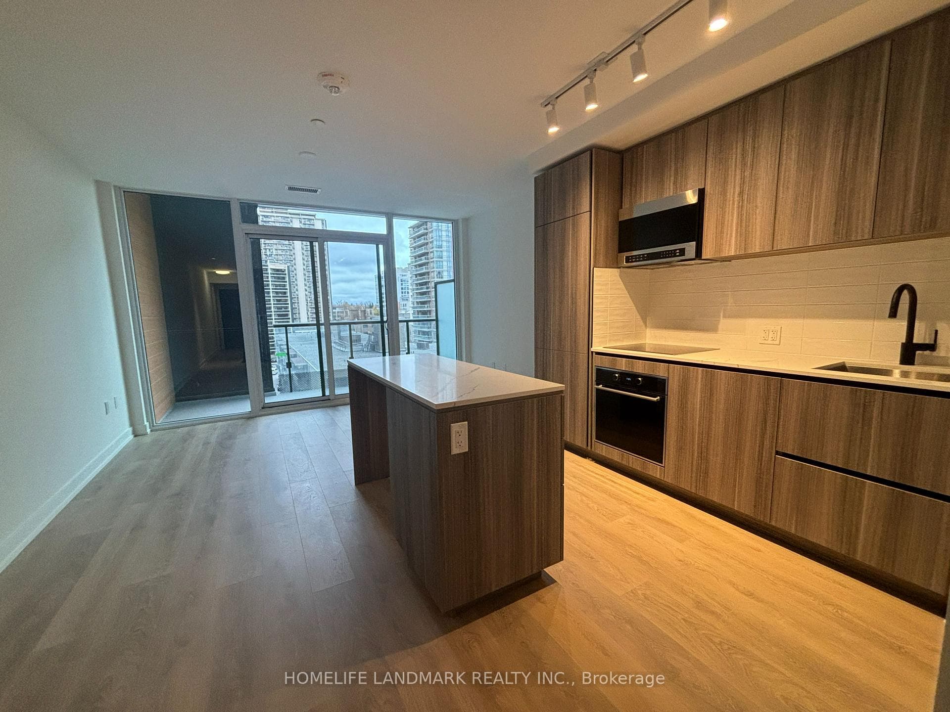 117 Broadway Avenue Unit 609 photo 3