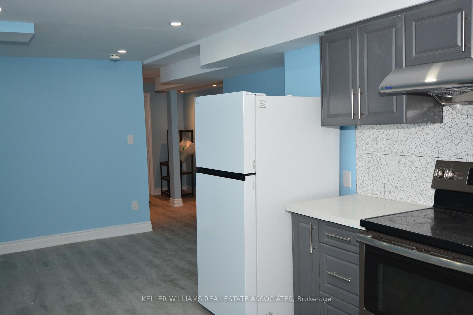 16 Stonebrook Crescent photo 6