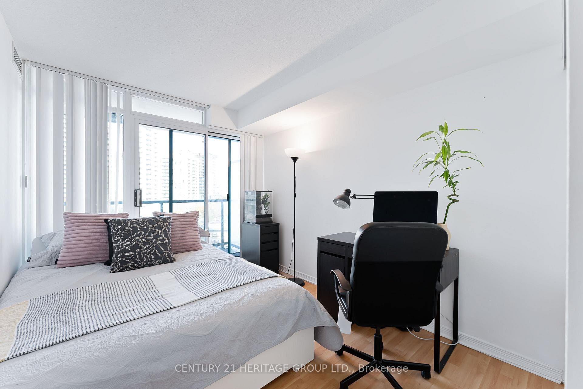 5500 Yonge Street Unit 710 photo 18